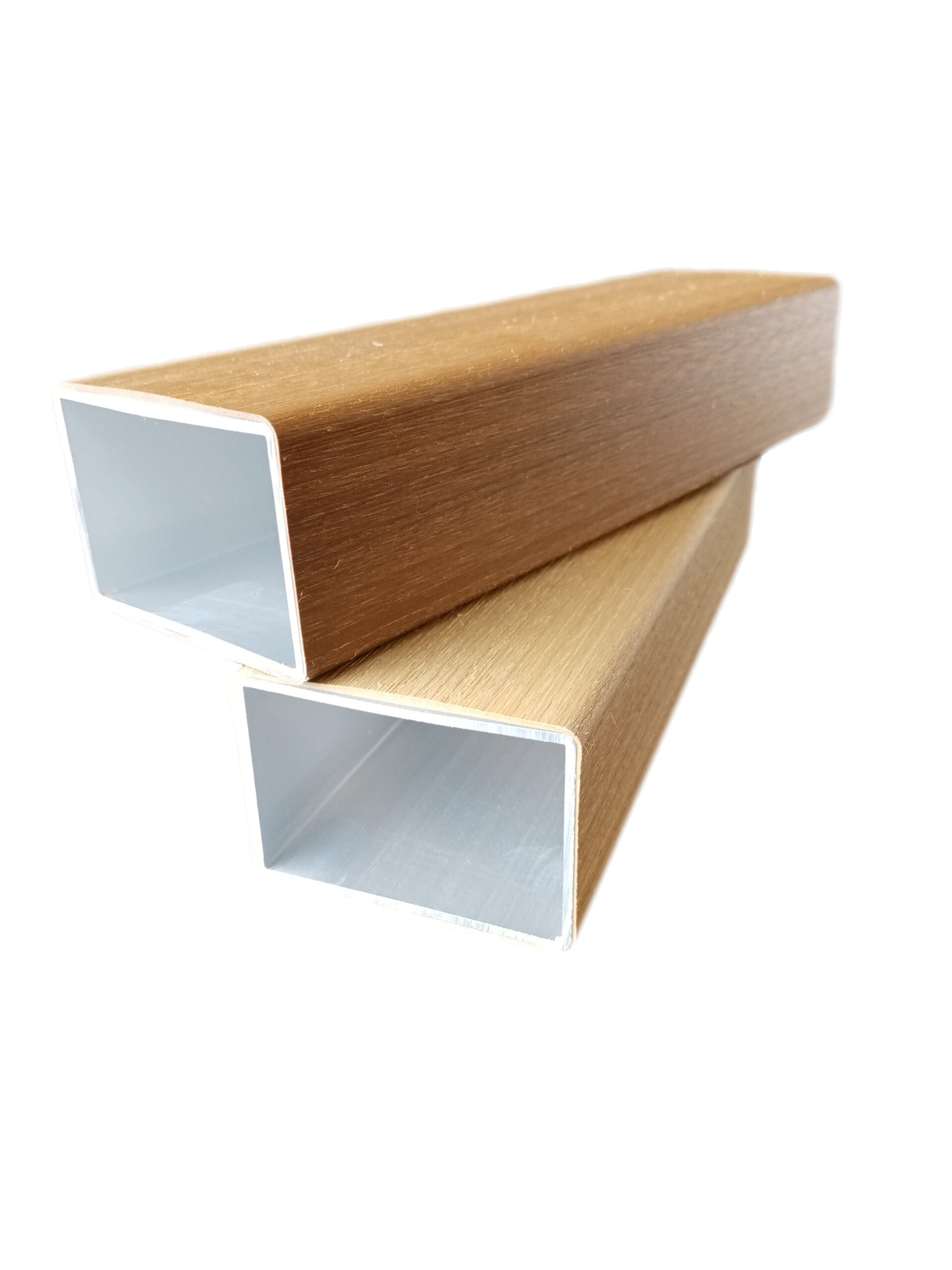 profile na elewację CAF10 w dwóch kolorach, Oak i ciemniejszym Teak