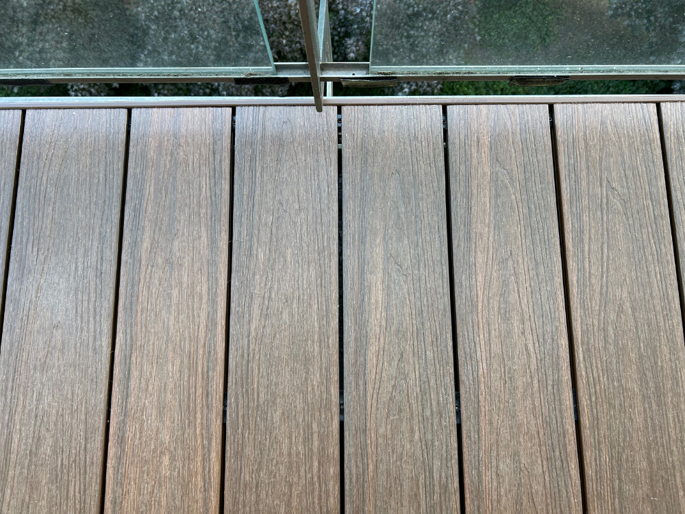 Deska tarasowa kompozytowa UltraShield Naturale w ciemnym odcieniu brązu, Ipe