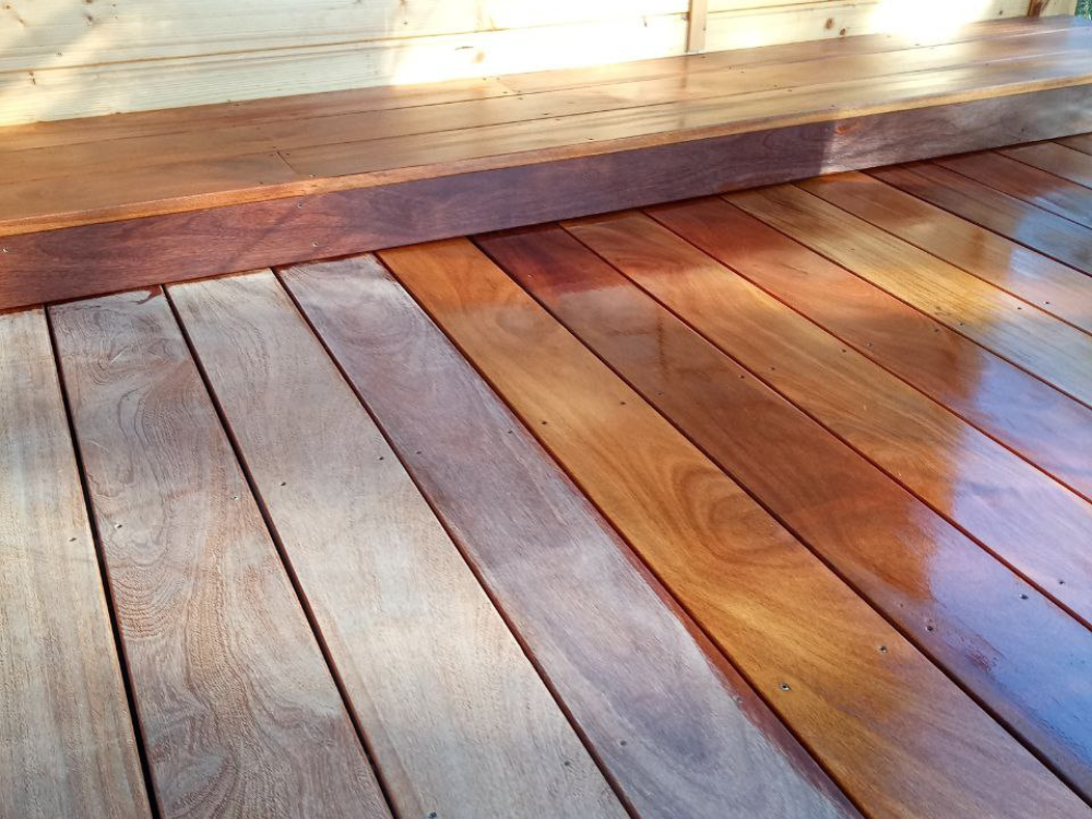 Olejowanie tarasu z drewna egzotycznego Cumaru