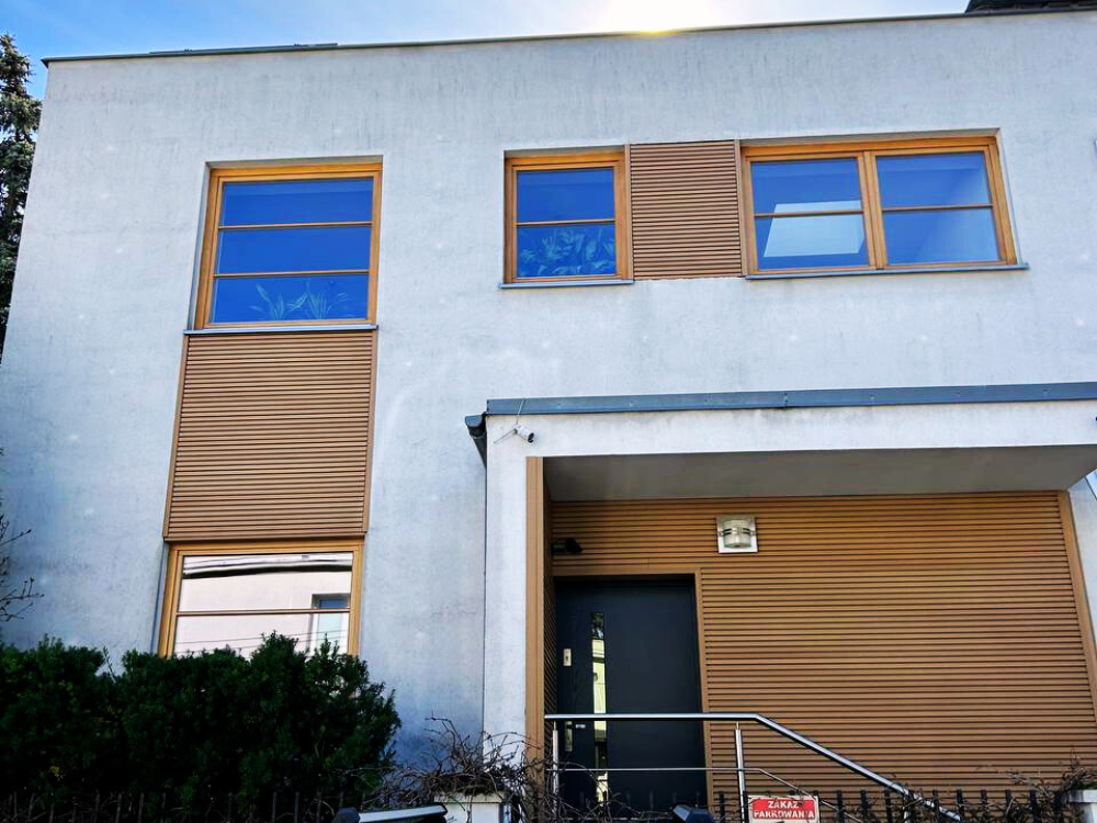 lamele elewacyjne UltraShield Naturale model UH46 w kolorze Red Cedar