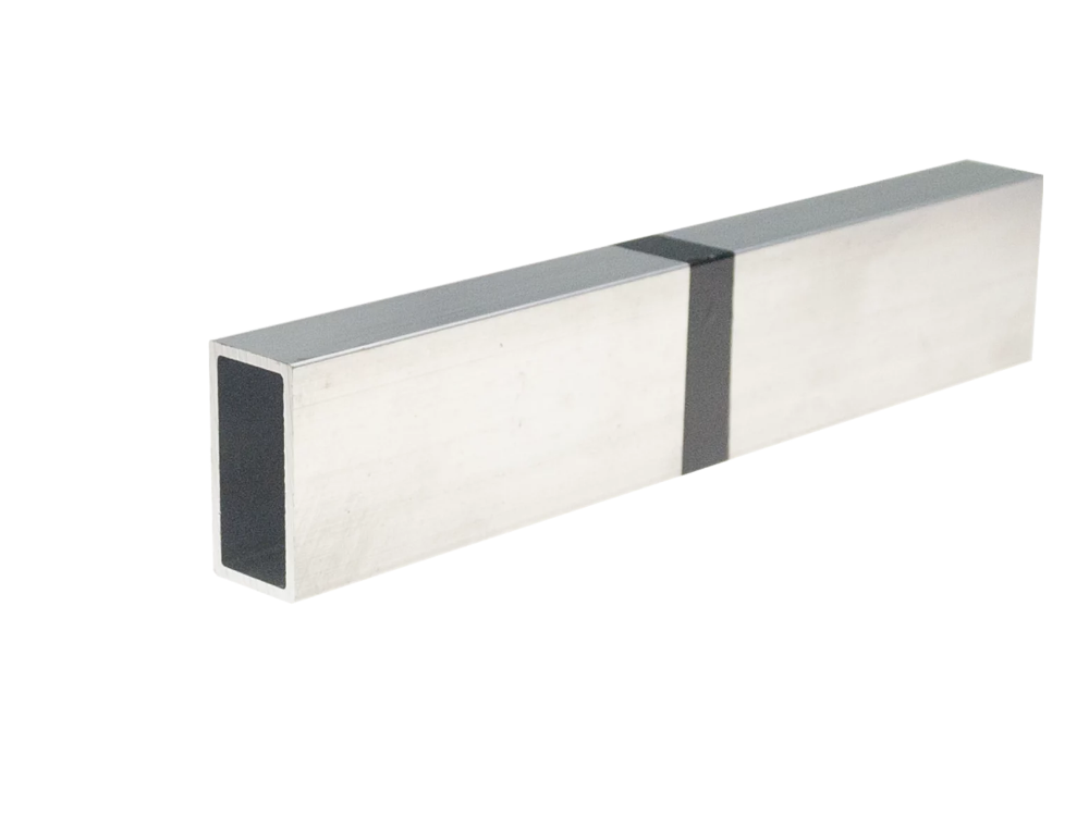 Łącznik systemowy do legara o wymiarach 50x33x4000 mm wykonany z aluminium.