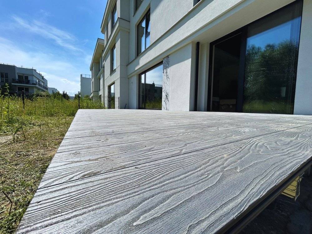 taras z desek kompozytowych Bruggan Elegant w kolorze Graphite