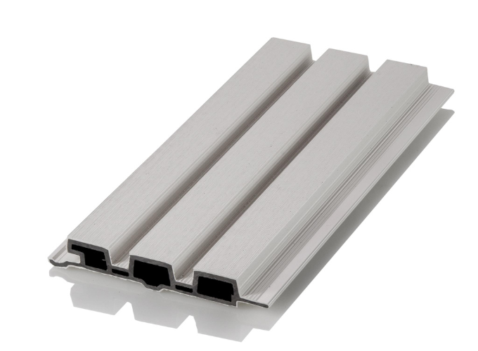 lamele elewacyjne InoWood InoSide w kształcie kwadratowych listewek 3D w kolorze białym